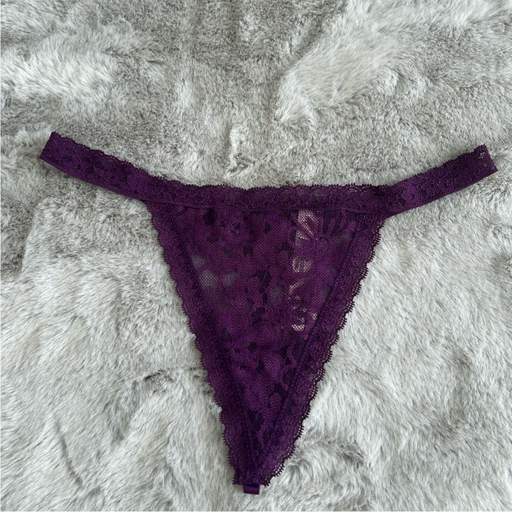Victoria’s Secret V String Lace Thong Panty S